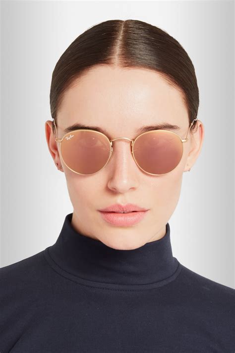 large round mirrored sunglasses.